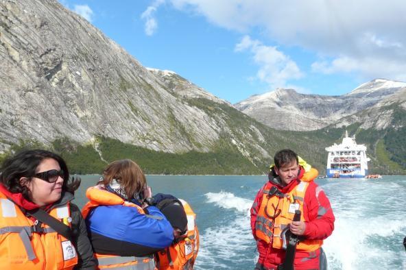 Stella Australis Patagonien Kanäle Kreuzfahrt Schiff Crew Chile Argentinien Südamerika