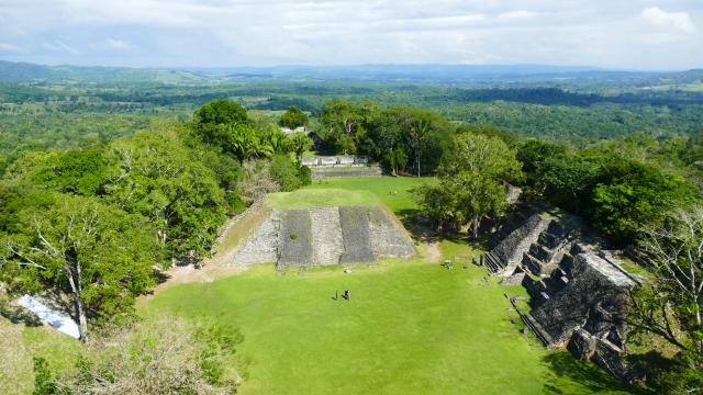 Belize Xunantunich Maya Stätte Ausgrabung Archäologie Mittelamerika Amerika Plus Reisen