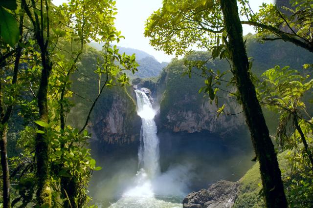 Ecuador Rundreisen Südamerika Wasserfall