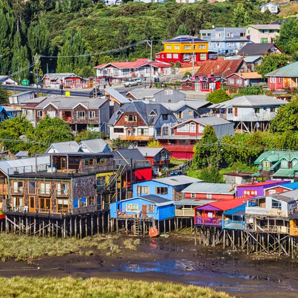 Reisebausteine Chile Rundreisen Patagonien Carretera Austral Dorf Stelzen